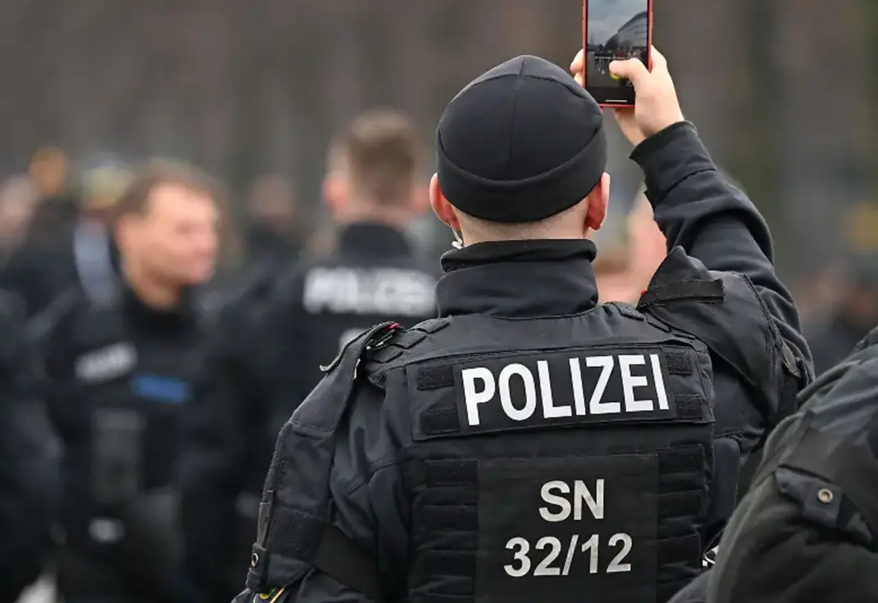 Polizei in MV wartet seit 16 Monaten auf Diensthandys