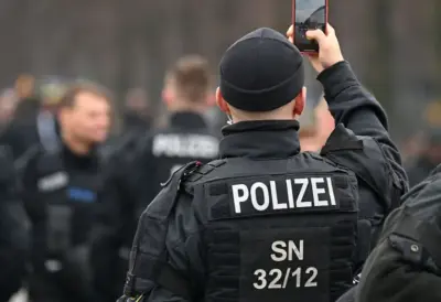 Polizei in MV wartet seit 16 Monaten auf Diensthandys