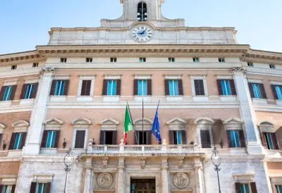 Angriff auf Italiens Parlament: Auch Meloni-Mail betroffen